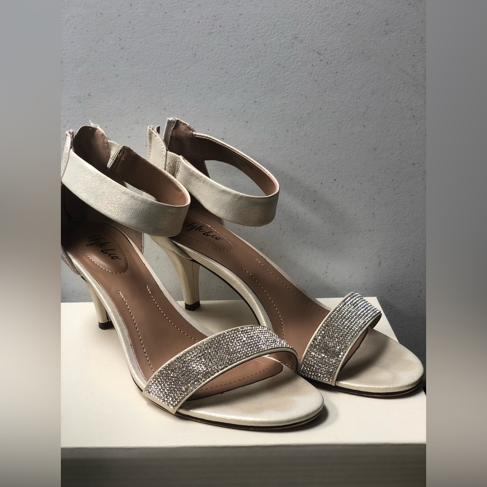 Size 8 Style & CO heels